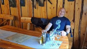 El este patronul pensiunii Ferma Dacilor, în care șapte oameni au murit! Cornel Dinicu este cunoscut pentru trecutul controversat: „Am instincte bune”